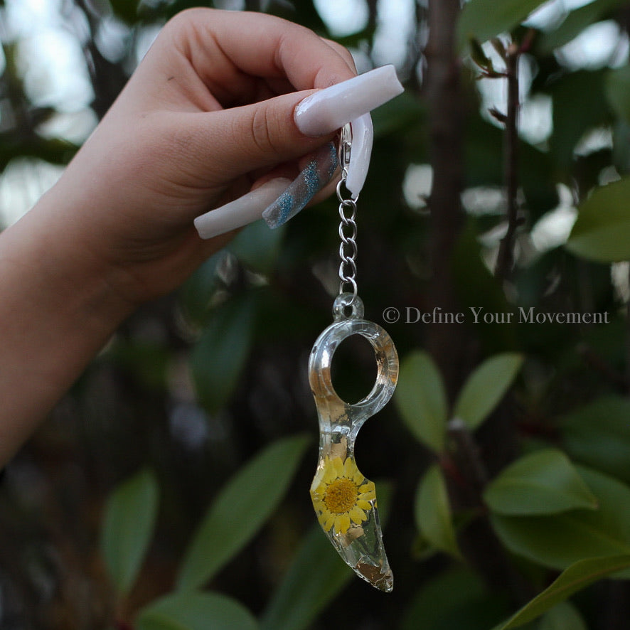 Floral Resin Keychains - Karambit Daisy Dagger